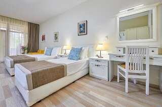 Отель Hotel Venus Солнечный Берег Двухместный номер Делюкс с 2 отдельными кроватями и патио-2