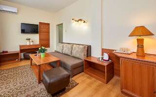 Отель Hotel Venus Солнечный Берег Люкс с 1 спальней и балконом-1