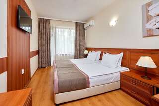 Отель Hotel Venus Солнечный Берег Двухместный номер с 2 отдельными кроватями и балконом-2
